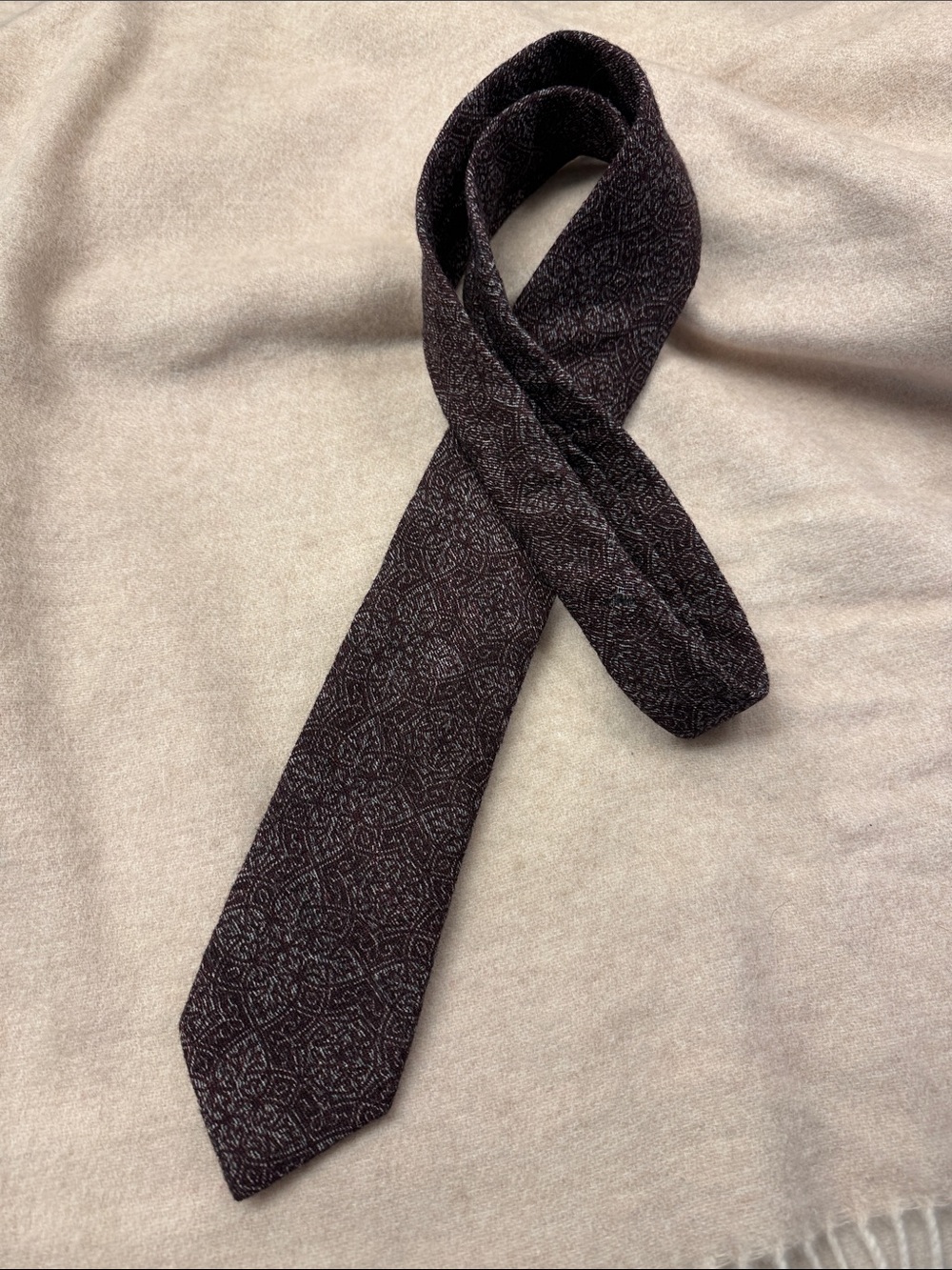 Men's Maroon & Grey Patterned Wool Tie - Classic Formal Accessory